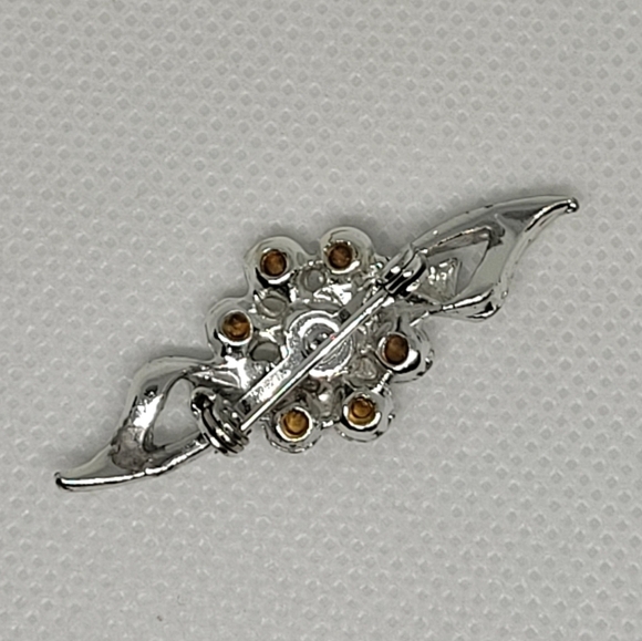 BEAUTIFUL Dainty Rhinestone Costume Brooch - Picture 9 of 14